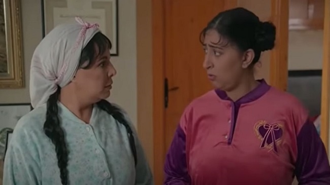 مراهقة وظفائر جانبية!..منى فتو ودنيا بوتازوت في فوهة مدفع الانتقادات