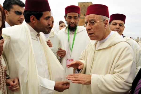 500 درهم للمؤذن و400 درهم للخطيب..القيمون الدينيون يحتجون على وزارة الأوقاف