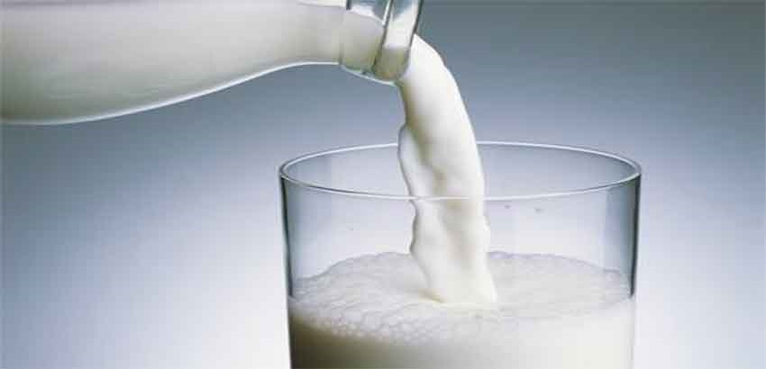 دراسة: كوب من الحليب يوميا قد يقي من أمراض القلب!
