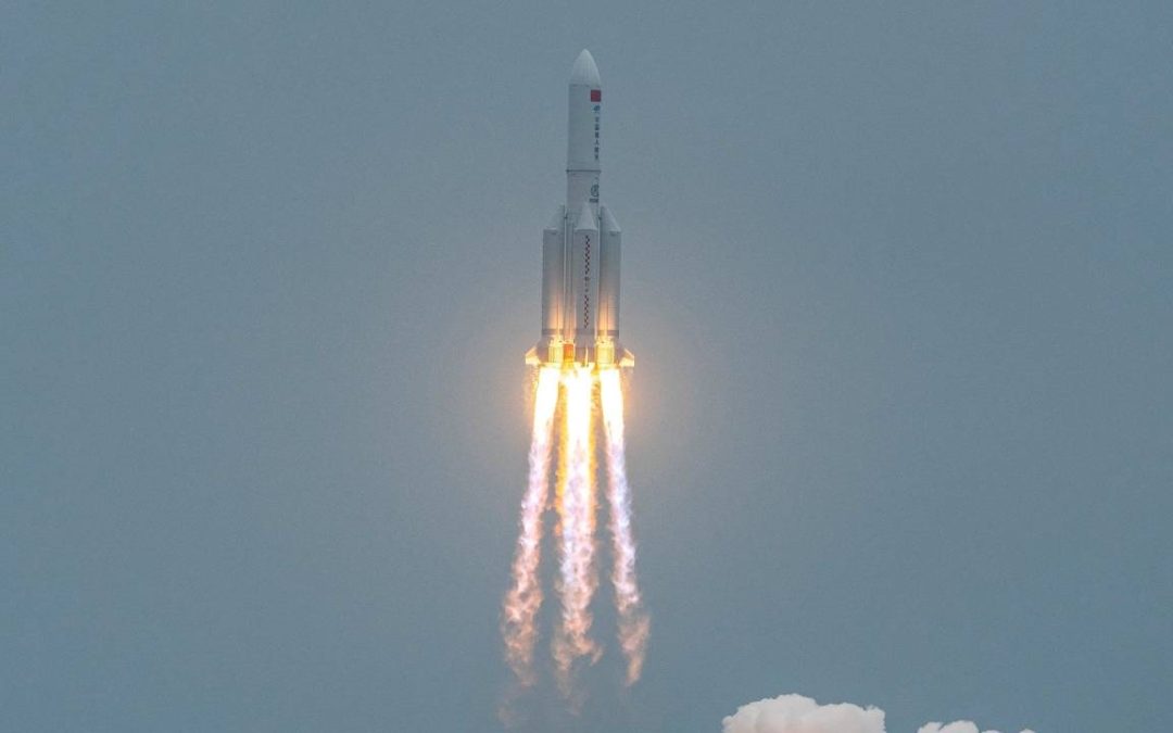 فيديو: بعد خروجه عن السيطرة الإعلان عن سقوط الصاروخ الصيني و نهاية