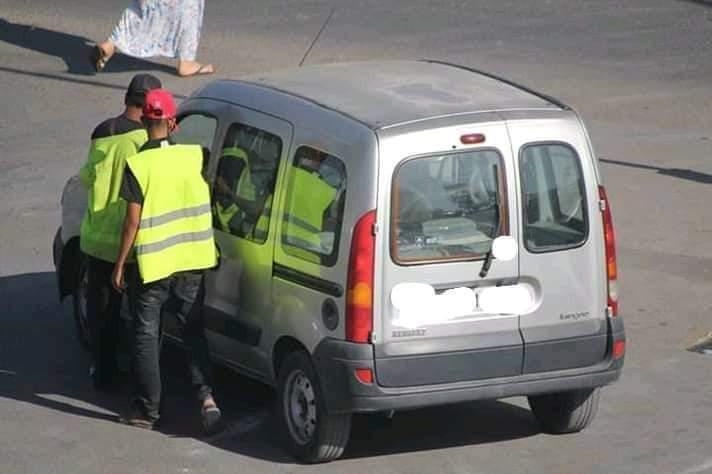 نائب عمدة الرباط: الجماعة لم ترخص لأي شخص باستغلال أي مكان لتوقيف السيارات