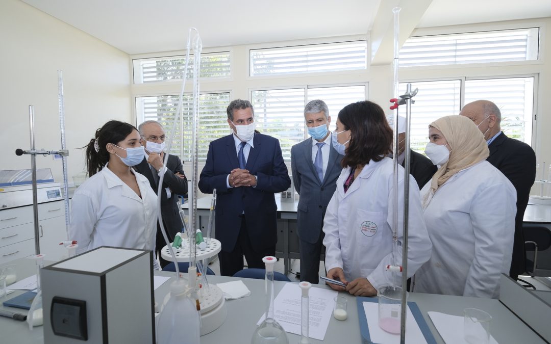 أخنوش يترأس حفل تدشين مركب بيداغوجي وتسليم جائزة الحسن الثاني الكبرى عن الاختراع والبحث في الميدان الفلاحي بتمارة