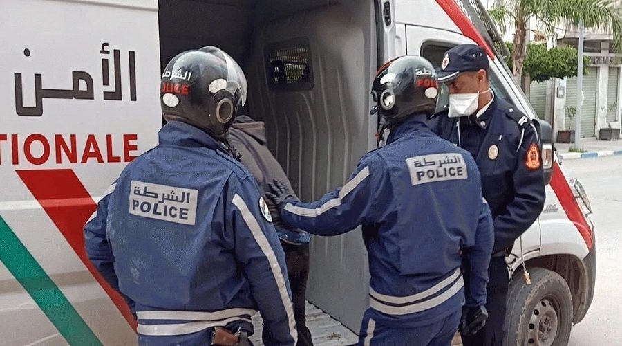 أمن فاس يعتقل 5 شبان متورطين في إحداث الفوضى بالشارع العام وتكسير السيارات