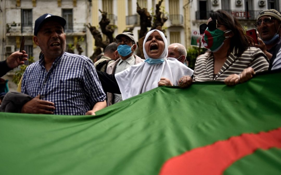 الجزائريون يتحدون التضييق الأمني ويخرجون في مسيرات حاشدة في الجمعة 115 من الحراك الشعبي