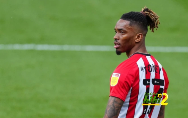 برينتفورد يحدد سعر نجمها المطلوب من الهامرز!