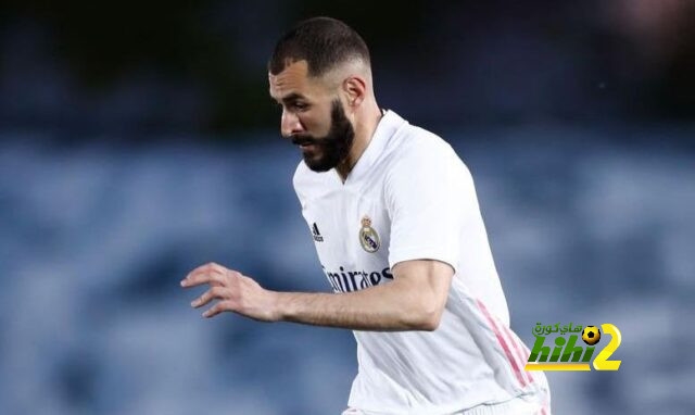 بنزيما يحفز زملائه بعد انتصار ريال مدريد