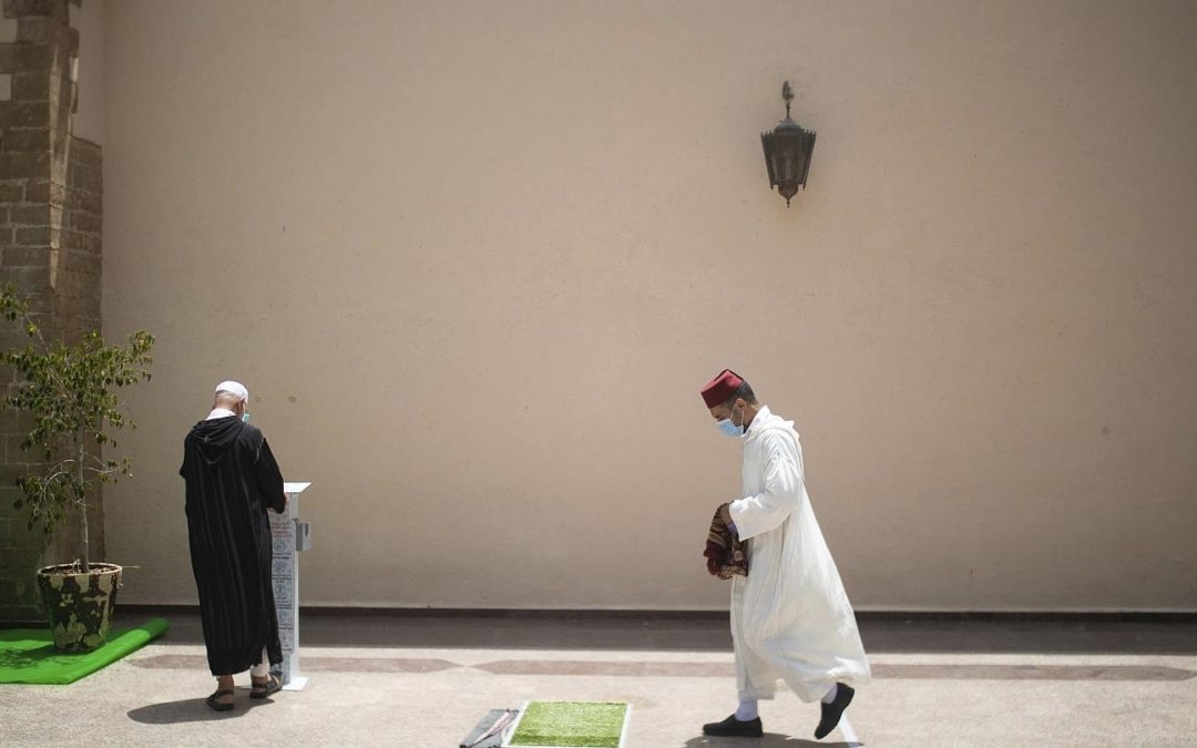 تعليق صلاة العيد يخلف دود فعل حادة