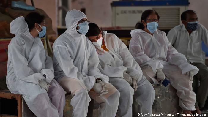 حصيلة قياسية للوفيات بالهند ووصول مساعدات طبية من فرنسا وألمانيا