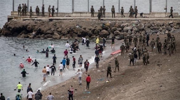 حملة اعتقالات لمغاربة داخل سبتة وإسبانيا تعيد 6 آلاف مهاجر!