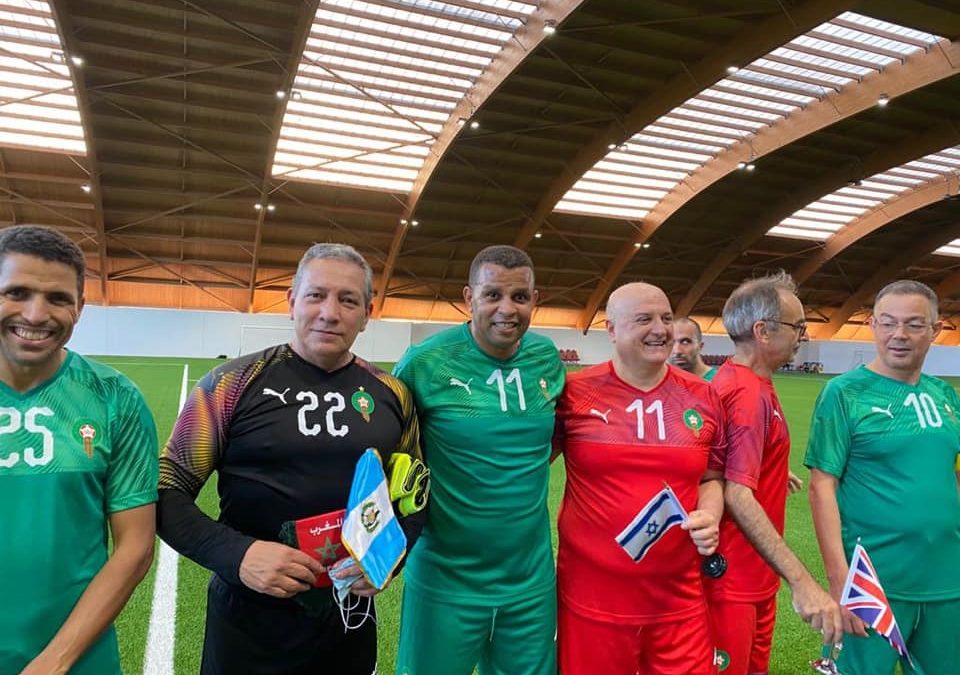 رئيس مكتب الاتصال الإسرائيلي يشارك في مباراة كرة قدم مع لاعبين مغاربة سابقين