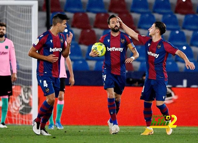 ساينز يسخر من رباعي المقدمة في الدوري الإسباني