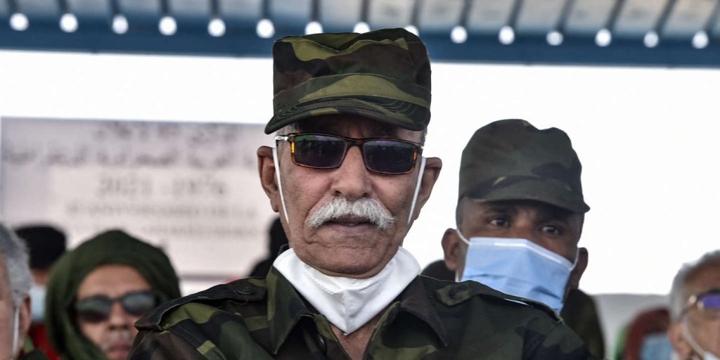 ضحايا انتهاكات البوليساريو يحتجون أمام المستشفى المتواجد فيه إبراهيم غالي