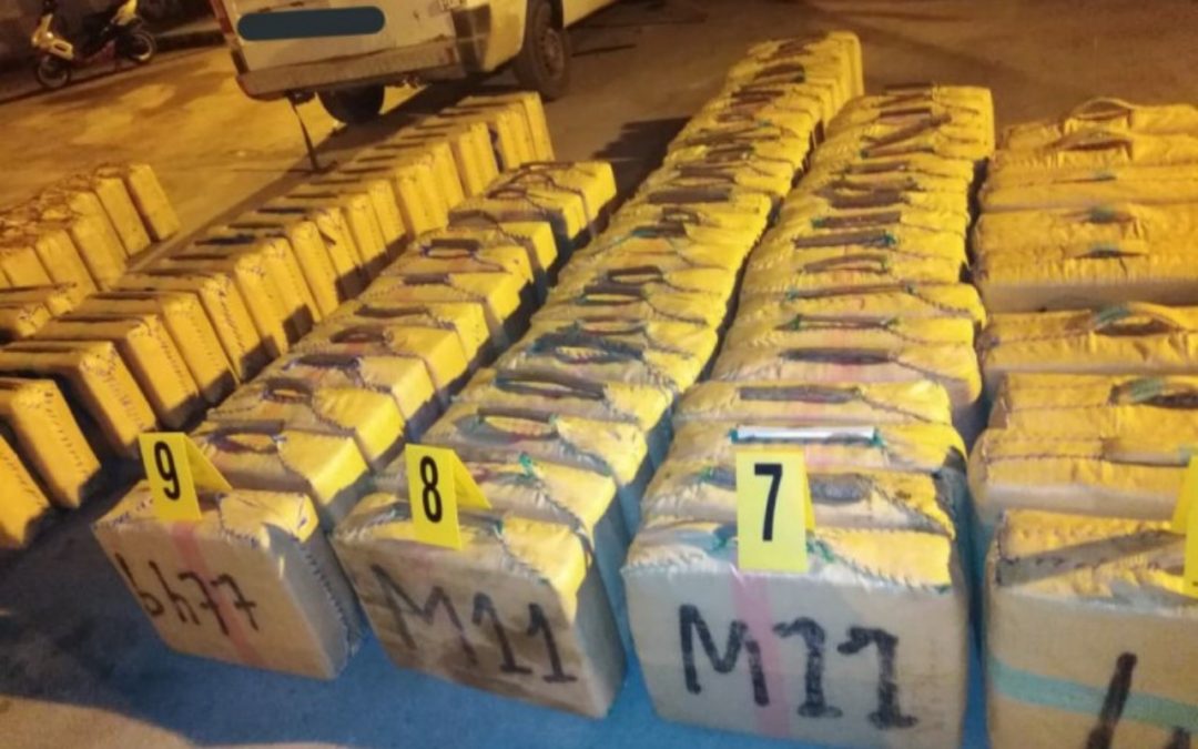 طانطان.. حجز أزيد من 6,5 أطنان من مخدر الشيرا وتوقيف خمسة أشخاص