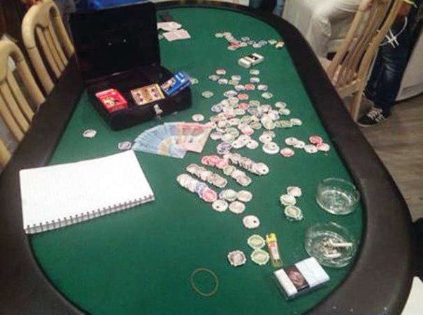 طنجة.. مداهمة شقتين واعتقال 20 شخصا متورطا في تنظيم مباريات قمار بمالابطا