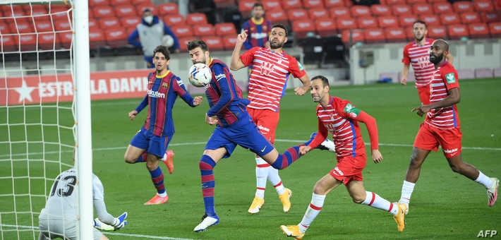 غرناطة يقلب الطاولة على برشلونة ويحرمه من الصدارة