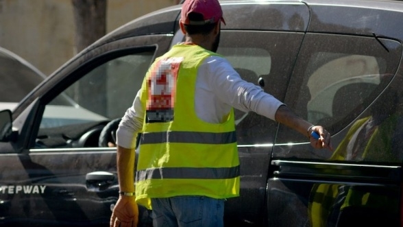 فوضى حراسة السيارات تصل للبرلمان ومطالب بالتعجيل بقانون ينظم القطاع