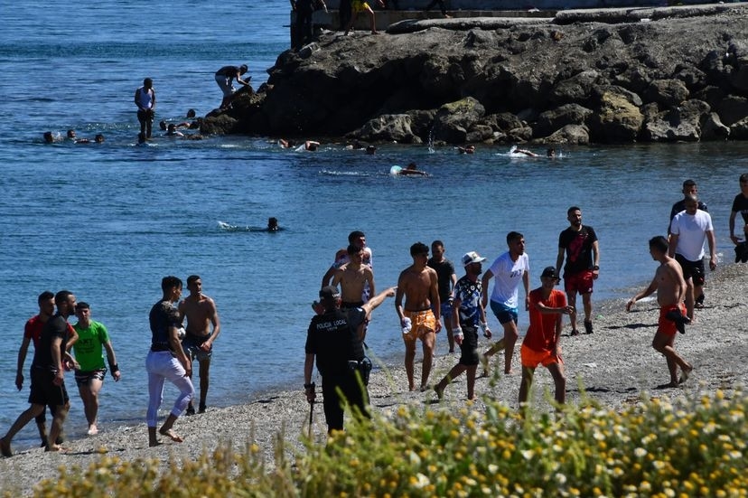 في خضم الأزمة بين المغرب وإسبانيا..ارتفاع عدد الواصلين لسبتة في يوم واحد إلى 2700!