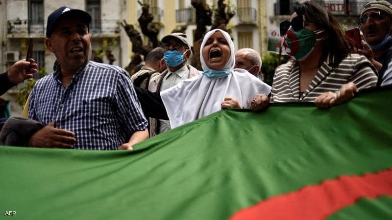 لقمع الحراك.. أحكام بالسجن النافذ في حق 31 متظاهرا جزائريا