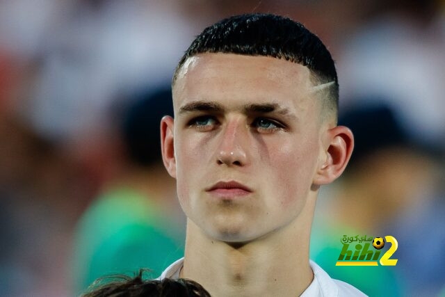 مشجع لمانشستر يونايتد يصب غضبه علي النادي بسبب فودين