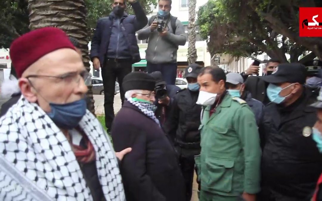 مناهضو التطبيع يحتجون أمام البرلمان تضامنا مع الفلسطينيين ويدينون الموقف الرسمي للدولة