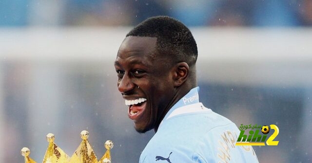 ميندي يحتفل بعد الفوز بلقب البريميرليج