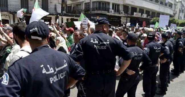 ناشطة جزائرية.. لا يمكن ضبط الحراك الشعبي