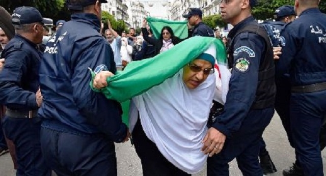 وسط رفض شعبي وتفشي كورونا.. النظام الجزائري يصر على إجراء الانتخابات
