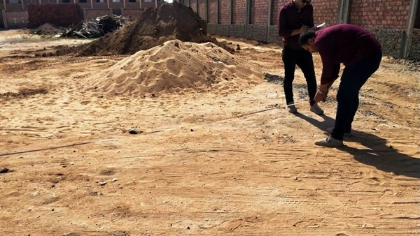محافظ أسوان: معاينة وتسليم مواقع مشروعات التطوير الشامل للريف المصري بقرى نصر النوبة (صور)