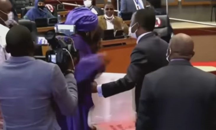 فيديو: بسبب خلاف حول انتخاب رئيسه..اندلاع اشتباكات في الاتحاد الإفريقي بعد تهديدات للنواب و