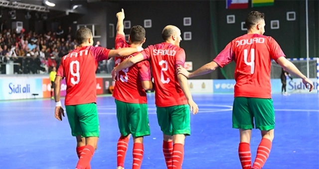 أسود كرة القدم داخل القاعة يتعرفون على المنافسين بكأس العالم بليتوانيا