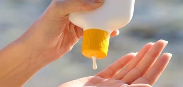 الإبلاغ عن مادة كيميائية مسببة للسرطان موجودة في 78 من منتجات الوقاية من الشمس!