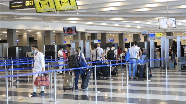 بعد إدراج مطار القاهرة بقائمة السفر الآمن.. كيف تحمي نفسك من الإصابة بكورونا أثناء تواجدك بالمطار؟