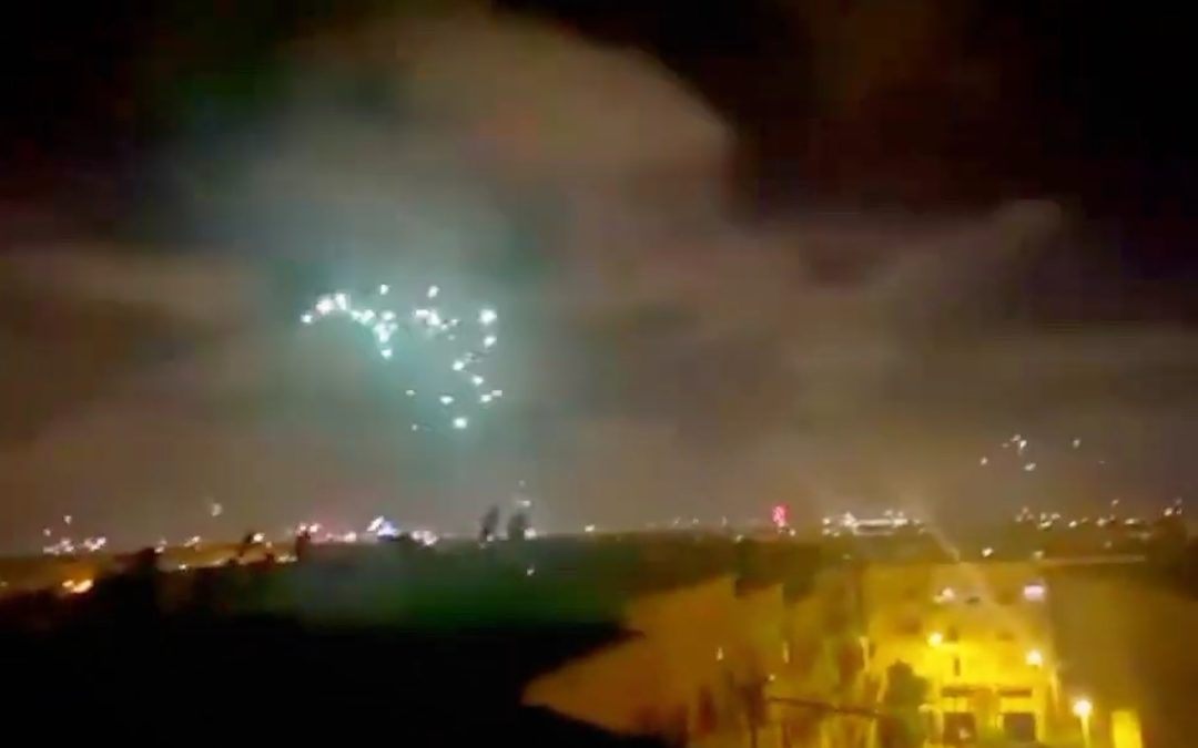 فيديو.. جماهير الرجاء تزين سماء البيضاء بشهب اصطناعية بمناسبة ذكرى تأسيس إلتراس
